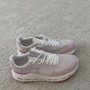 On Womens Cloudnova form 2, size 7, lightly used